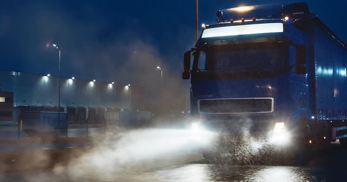 Trucker laden beim Parkplatzdate gerne in ihr Fahrerhäuschen ein